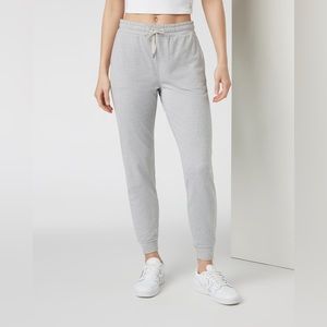 NEW Vuori Performance Jogger Long Women's DreamKnit Joggers Pale Grey Heather